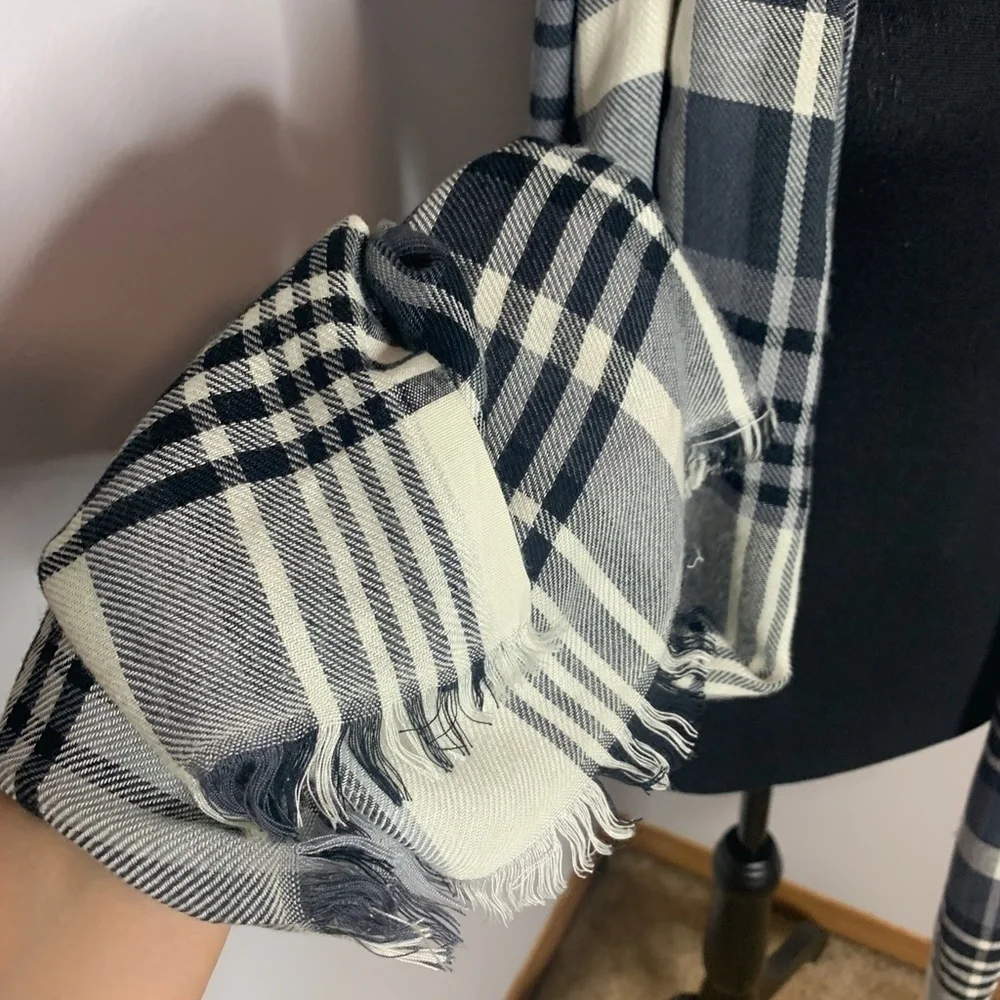 Women's Oversized Gray & White Fall Scarf